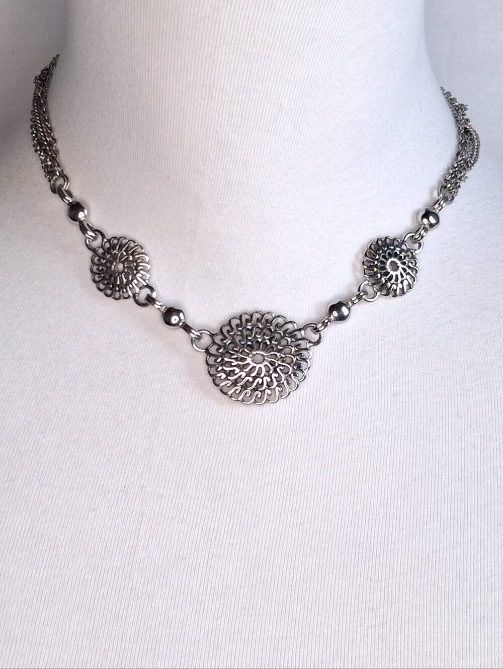Lia Sophia | Retired | Rosette | Necklace